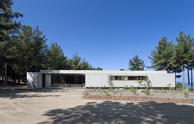 Casa Aguas Claras by Ramon Coz + Benjamin Ortiz Arquitetos