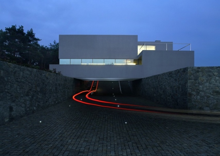 Brilliant Aatrial House by KWK PROMES