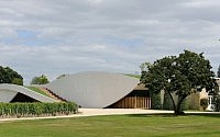 002-chateau-cheval-blanc-winery-christian-de-portzamparc