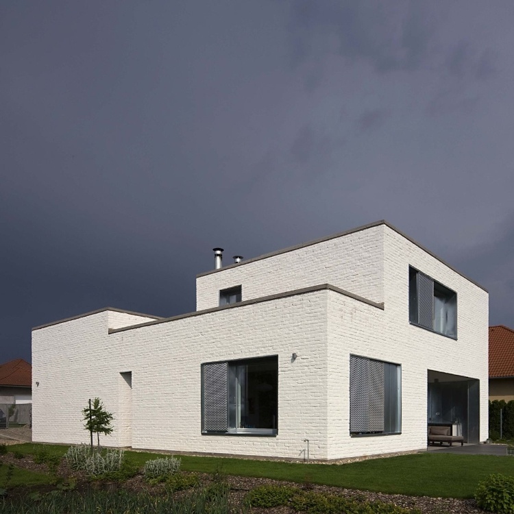 House in Dunaújváros by ZSK Architects - 1