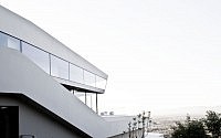004-futuristic-residence-void