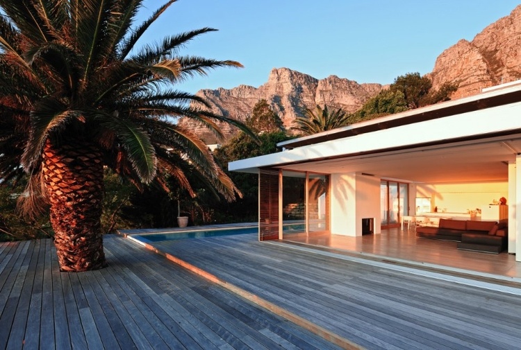 House in Camps Bay by Luis Mira Architect