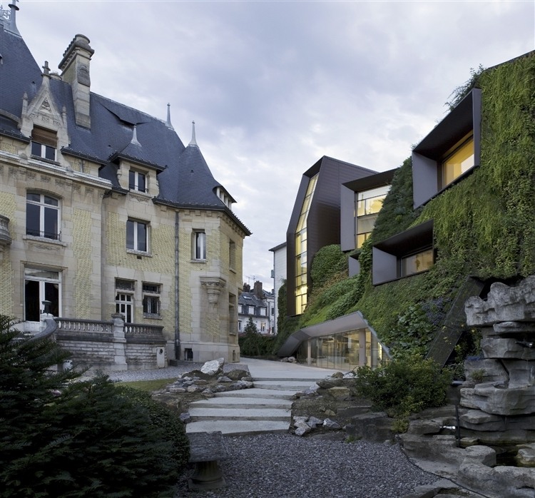 The Bouctot-Vagniez Town Hall by Chartier-Corbasson Architectes