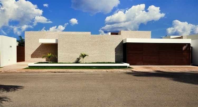 Rajuela House by Muñoz Arquitectos