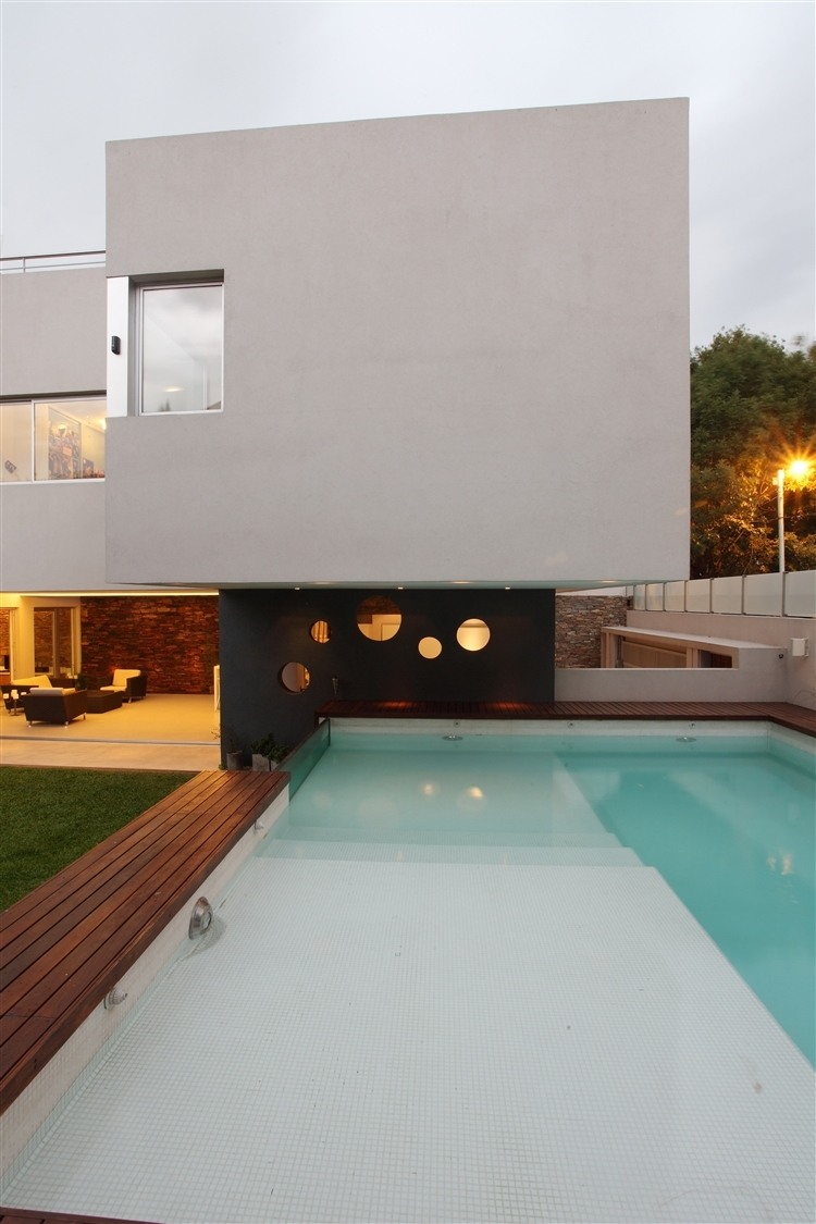 Devoto House by Andrés Remy Arquitectos