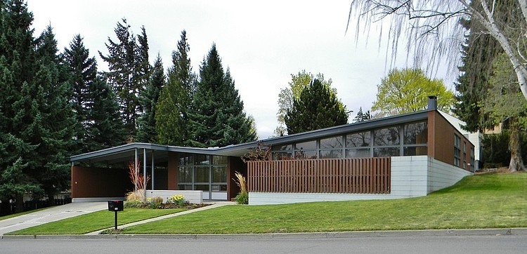 Rural Mid-Century Residence by James Cowan