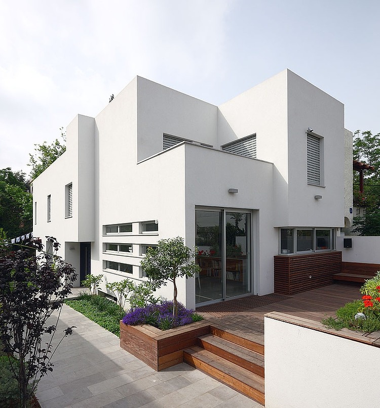House L by Amitzi Architects