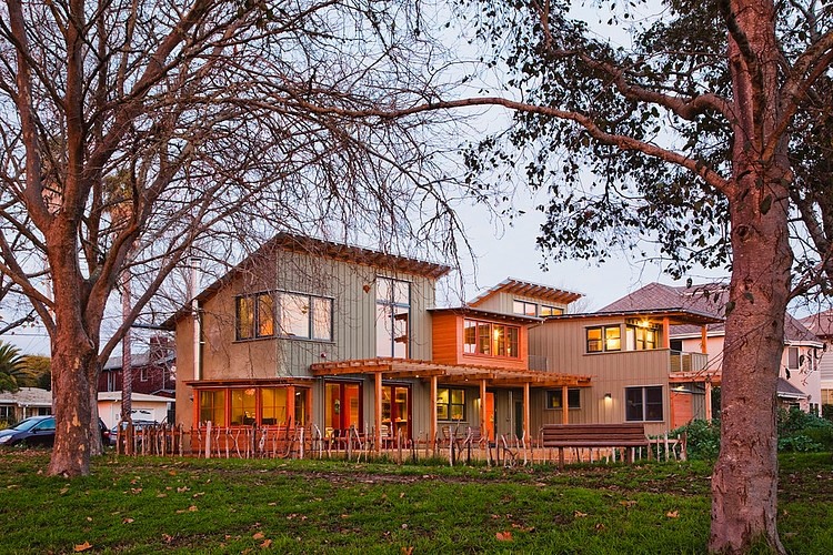 Santa Cruz Straw Bale House by Arkin Tilt Architects