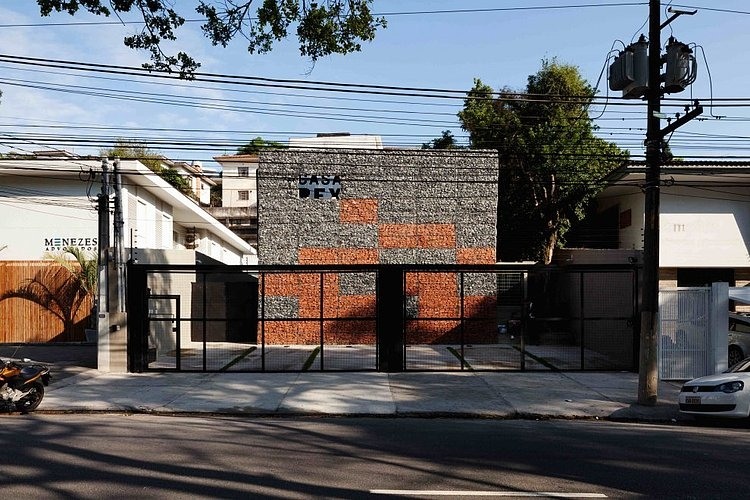 Casa Rex by FGMF Arquitetos