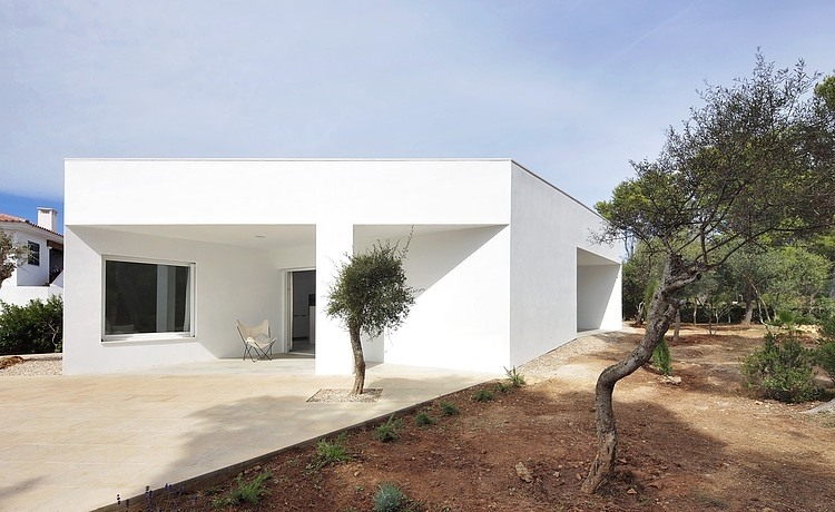 4 Porches And 4 Skylights House By Ferran Vizoso 