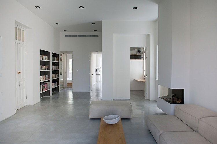 Tel Aviv Apartment by Chiara Ferrari Studio