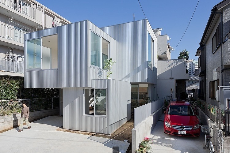 House in Chayagasaka by Tetsuo Kondo Architects