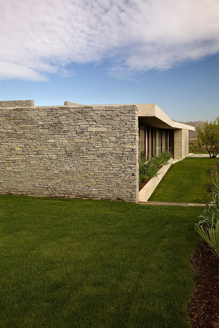 Claro House by Juan Carlos Sabbagh Arquitectos
