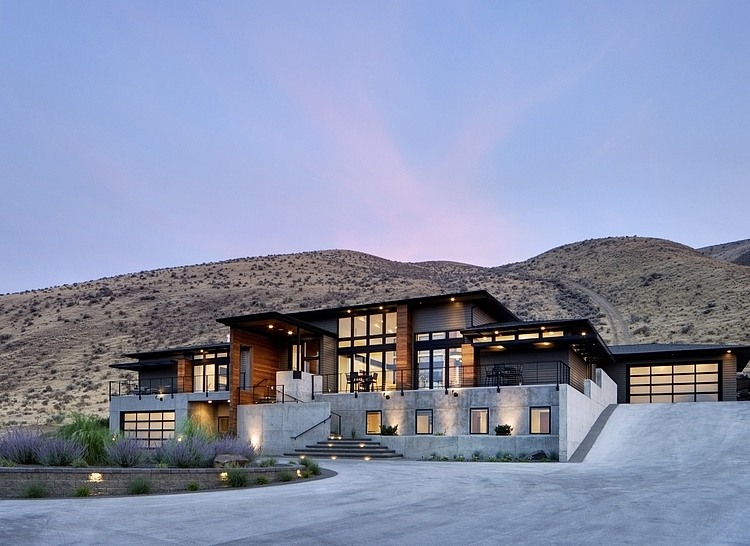 Badger Mountain House by First Lamp Architecture