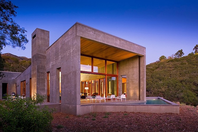 Toro Canyon Residence by Shubin + Donaldson Architects