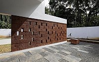 011-running-wall-residence-lijo-reny-architects