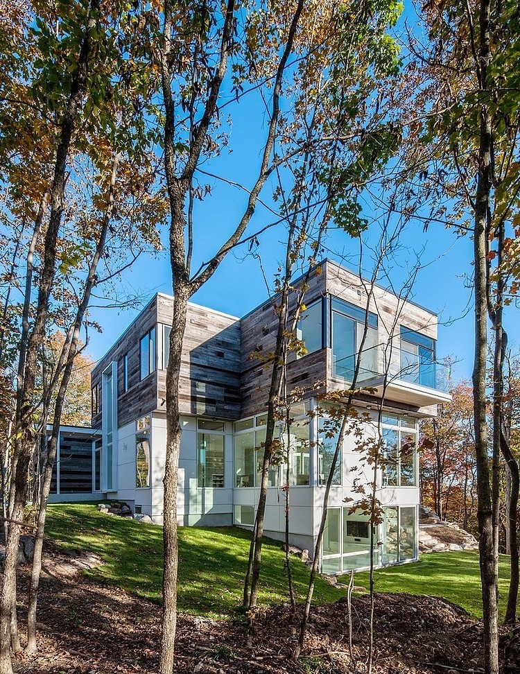 Gatineau Hills Residence by Christopher Simmonds