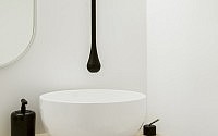 walsh-bay-kbdi-small-bathroom-year-australian-bathroom-designer-2013-darren-genner-minosa-corian-walls-gessi-black-goccia-lupi-base-02