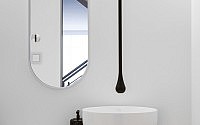 walsh-bay-kbdi-small-bathroom-year-australian-bathroom-designer-2013-darren-genner-minosa-corian-walls-gessi-black-goccia-lupi-base-04