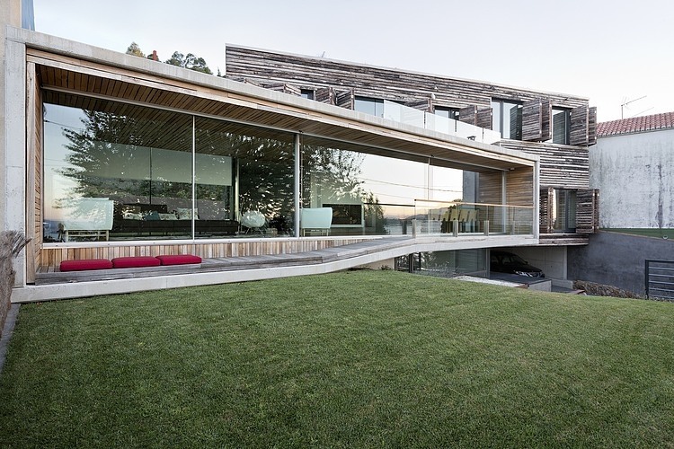 Dezanove House by Iñaki Leite Architects