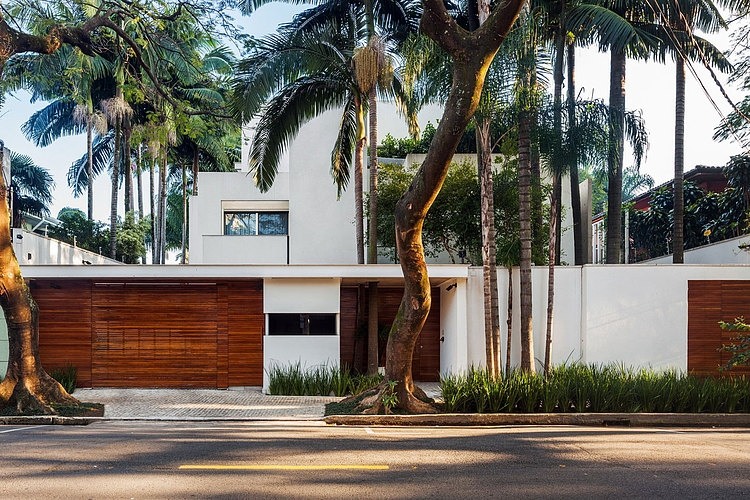 MG Residence by Reinach Mendonça Arquitetos Associados