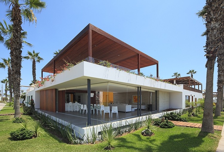 Casa P12 by Martin Dulanto Arquitecto
