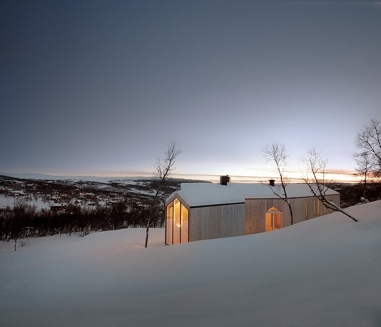 Split View Mountain Lodge by Reiulf Ramstad Arkitekter