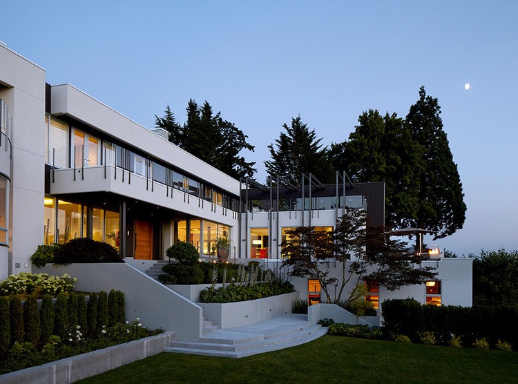 Mercer Island Residence by Stuart Silk Architects 