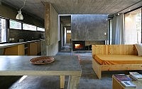 012-concrete-house-besonias-almeida