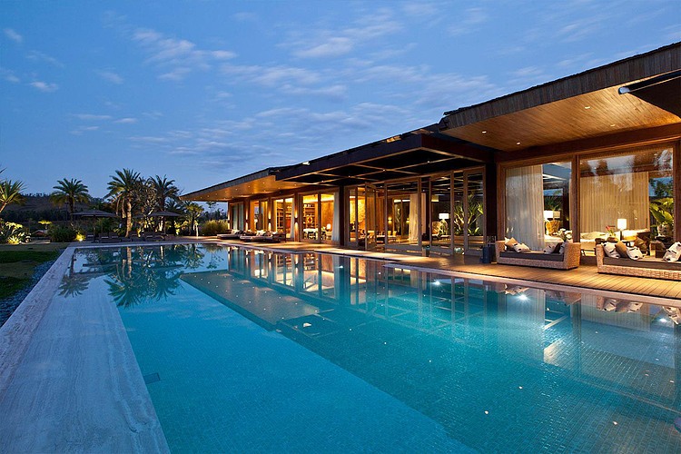 Luxurious Residence by Saraiva + Associados