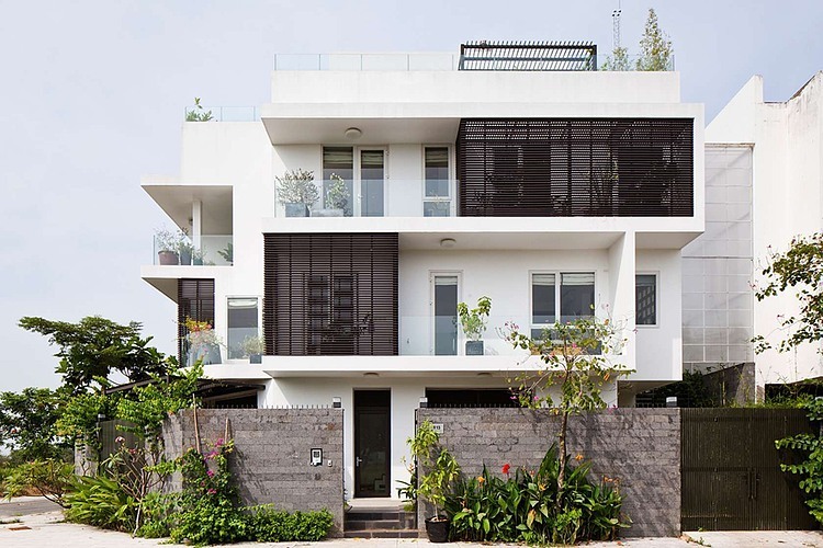 D2 Town House by Mm++ Architects