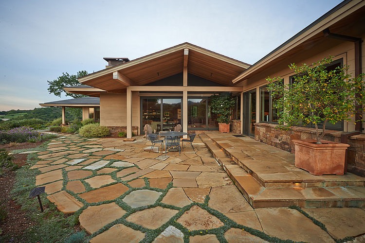 http://www.homeadore.com/2014/09/10/portola-valley-stoecker-northway-architects/