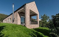 001-long-brick-house-foldes-architects