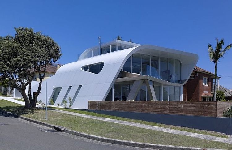 Moebius House by Tony Owen Partners