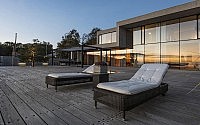 018-modern-seaside-villa-budskr