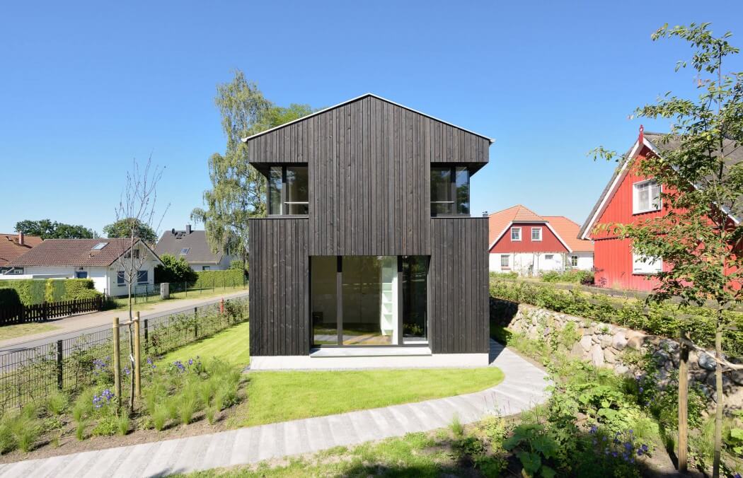 Minimalist Vacation House by Möhring Architekten - 1