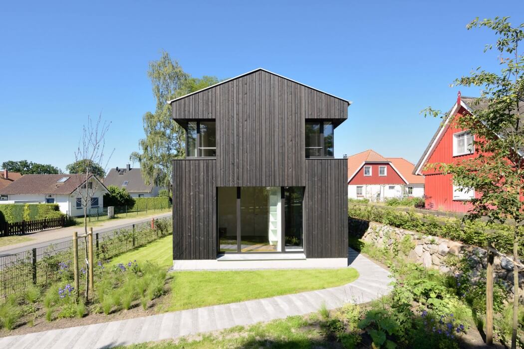 Minimalist Vacation House by Möhring Architekten