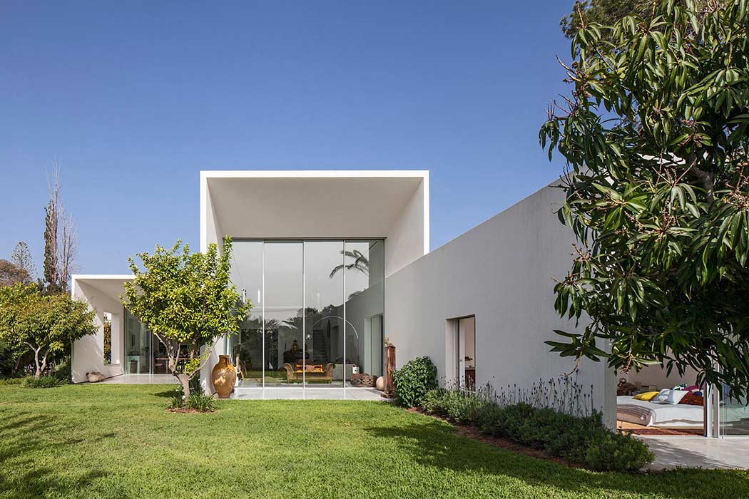 T/A House by Paritzki & Liani Architects - 1