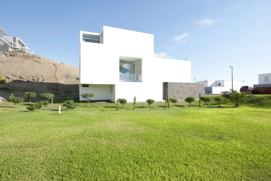 House Playa Las Palmeras by RRMR Arquitectos - 1