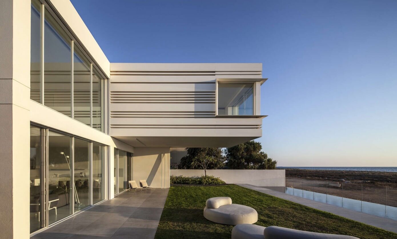 A House by the Sea Shore by Pitsou Kedem Architect