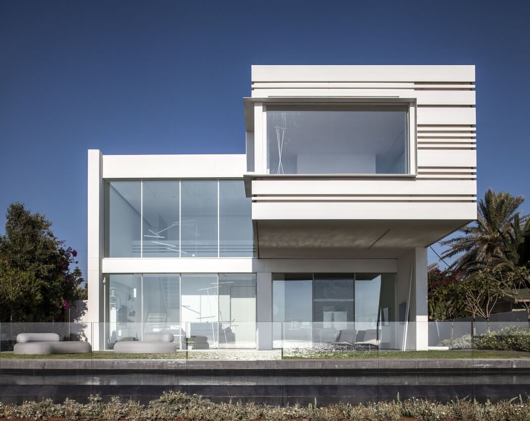 A House by the Sea Shore by Pitsou Kedem Architect - 1