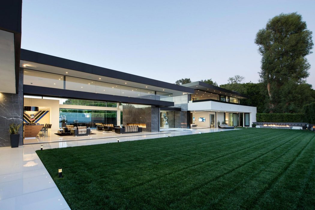 Contemporary Home in Bel Air by McClean Design