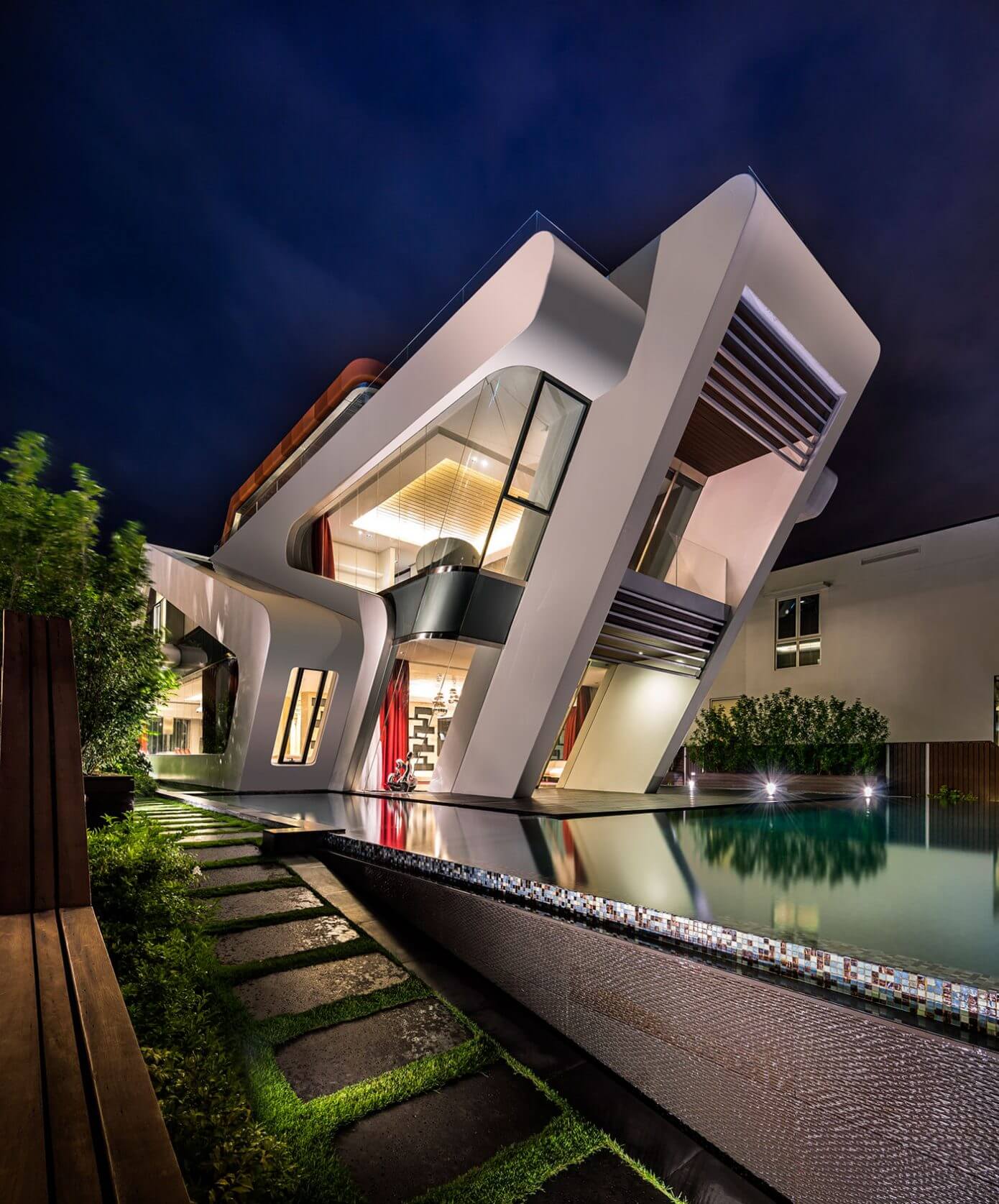 Contemporary House by Mercurio Design Lab