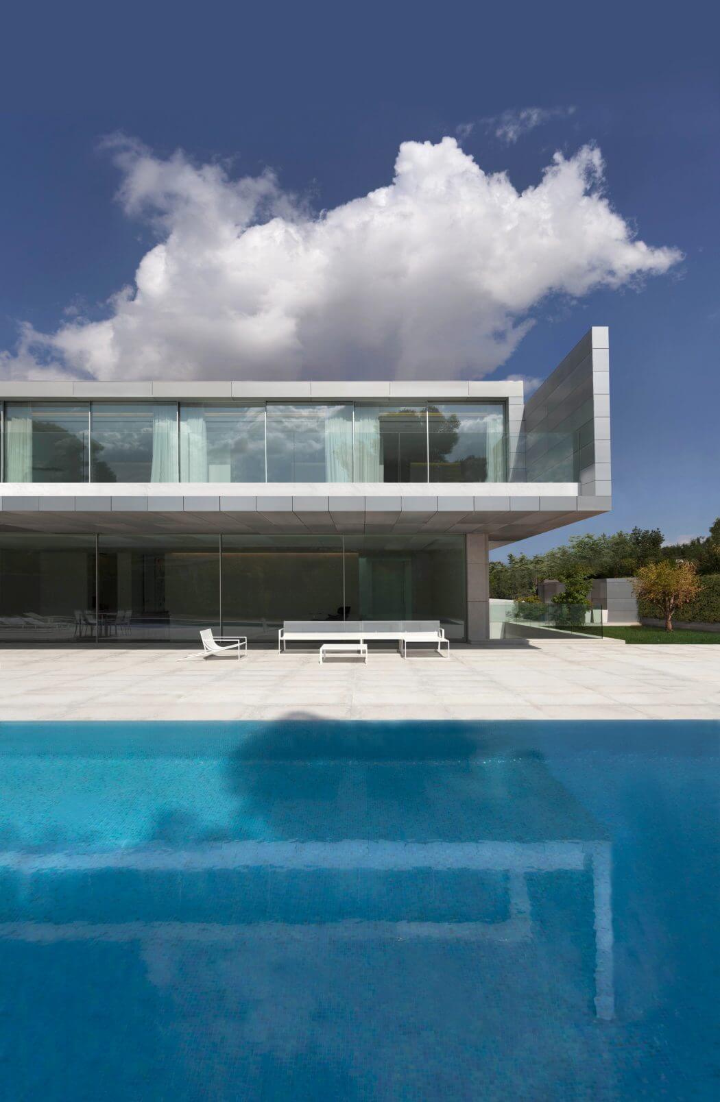 Aluminum House by Fran Silvestre Arquitectos - 1