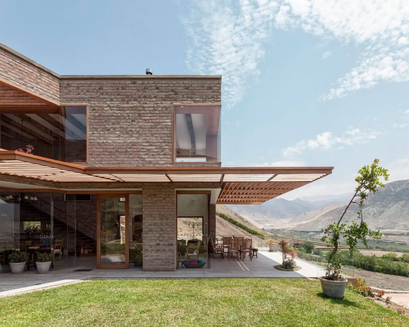 Private House in Peru by Estudio Rafael Freyre