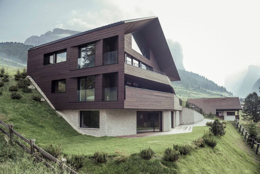 Contemporary Chalet by Rudolf Perathoner Architect