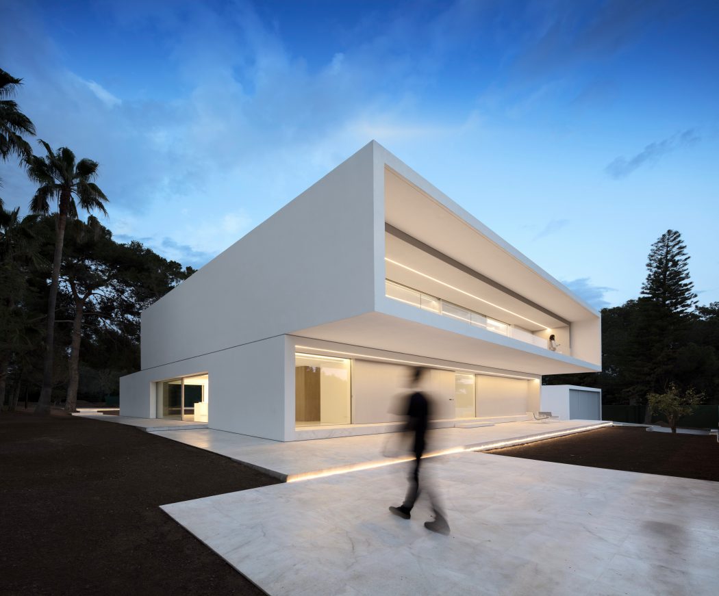 House in Paterna by Fran Silvestre Arquitectos - 1
