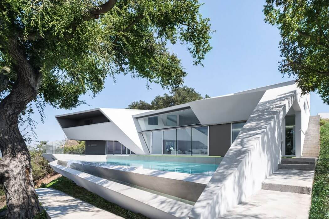 Futuristic Residence by Arshia Architects - 1