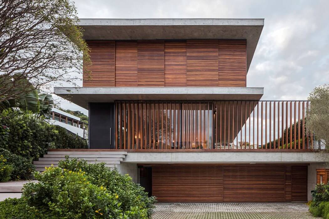 House in Itajaí by Jobim Carlevaro Arquitetos - 1