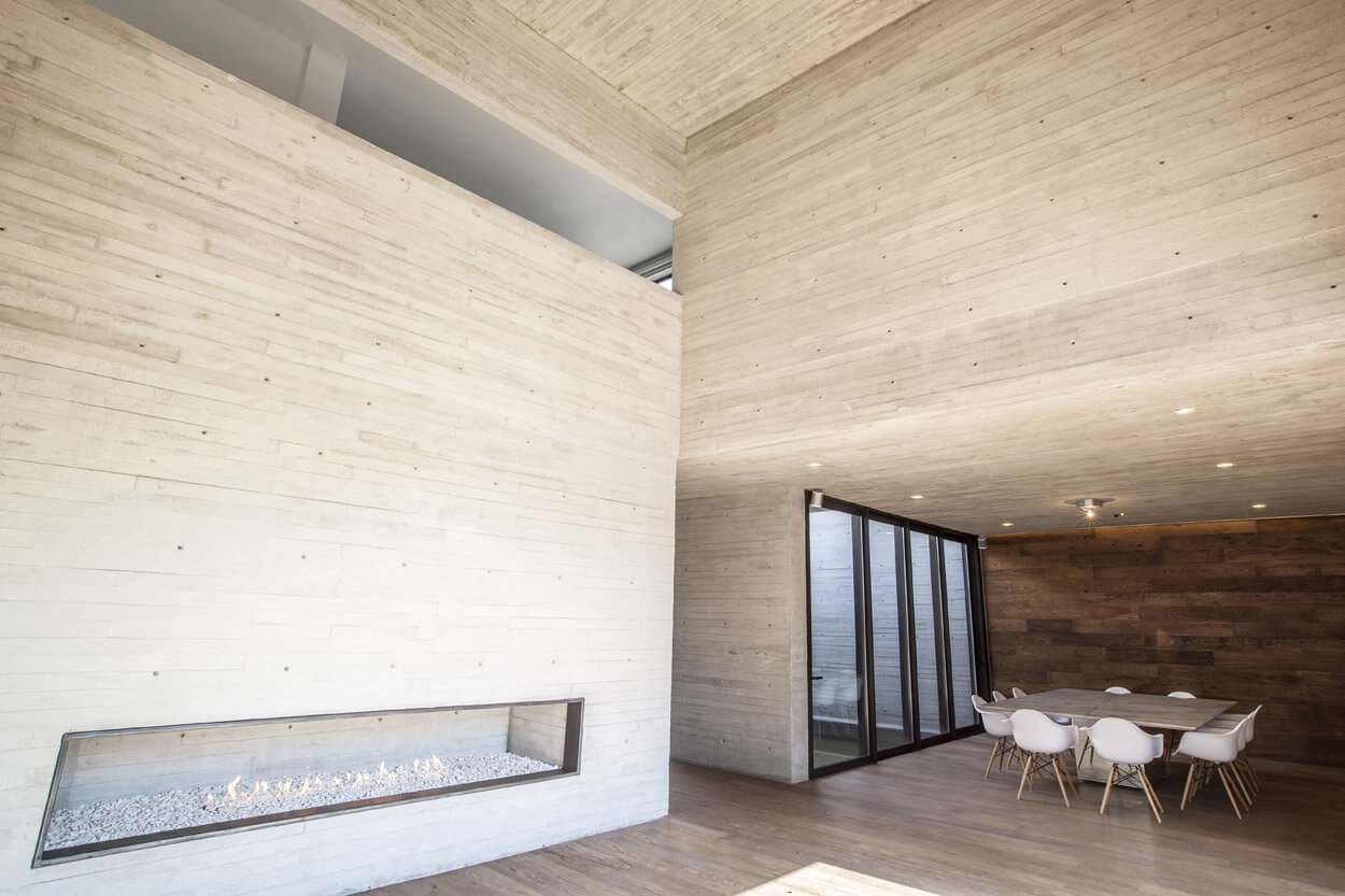 Casa F12 by Miguel de la Torre Arquitectos